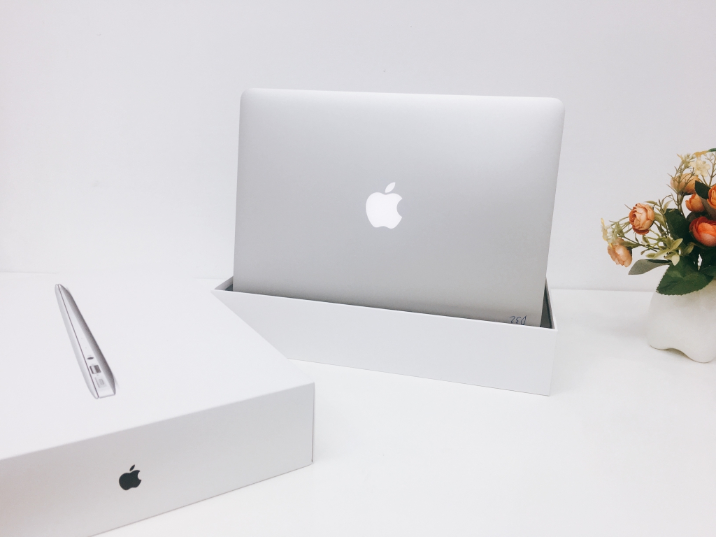 Macbook Air 13 inch 2017 MQD32 Core i5 128GB 8GB RAM – Like New